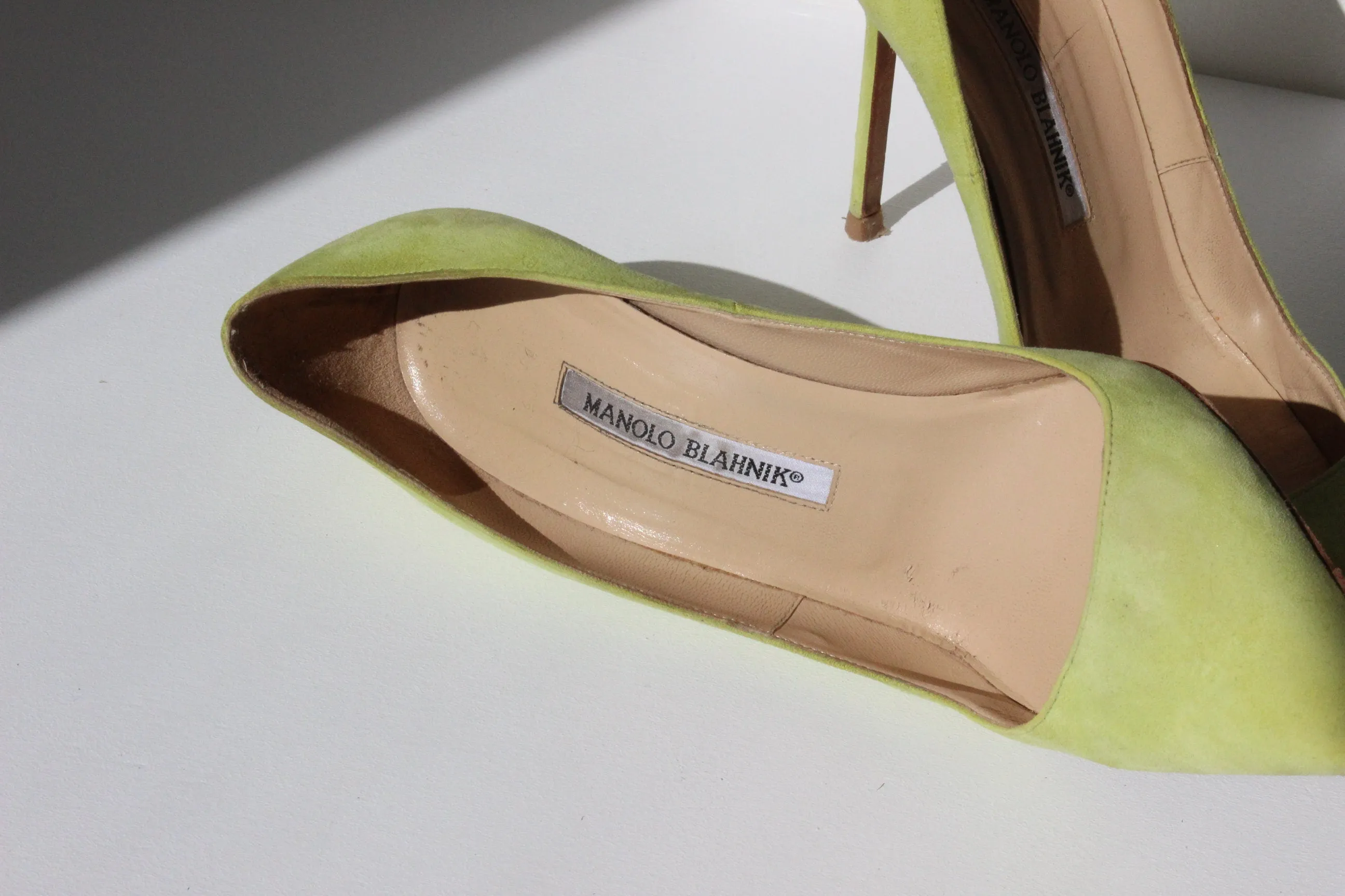 2000s MANOLO BLAHNIK Chartreuse Suede Pumps ~ Euro 38