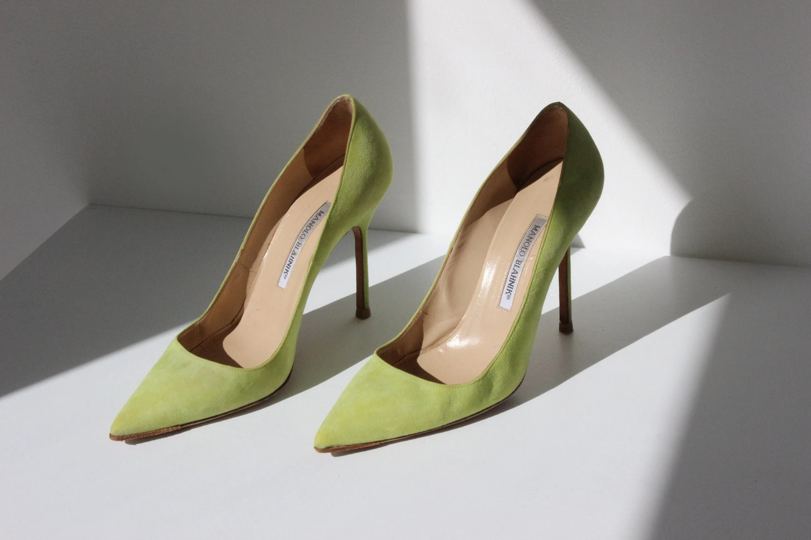 2000s MANOLO BLAHNIK Chartreuse Suede Pumps ~ Euro 38