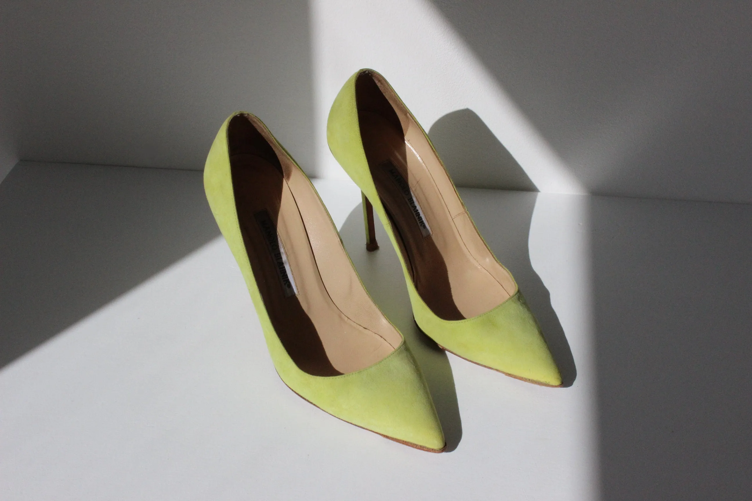 2000s MANOLO BLAHNIK Chartreuse Suede Pumps ~ Euro 38