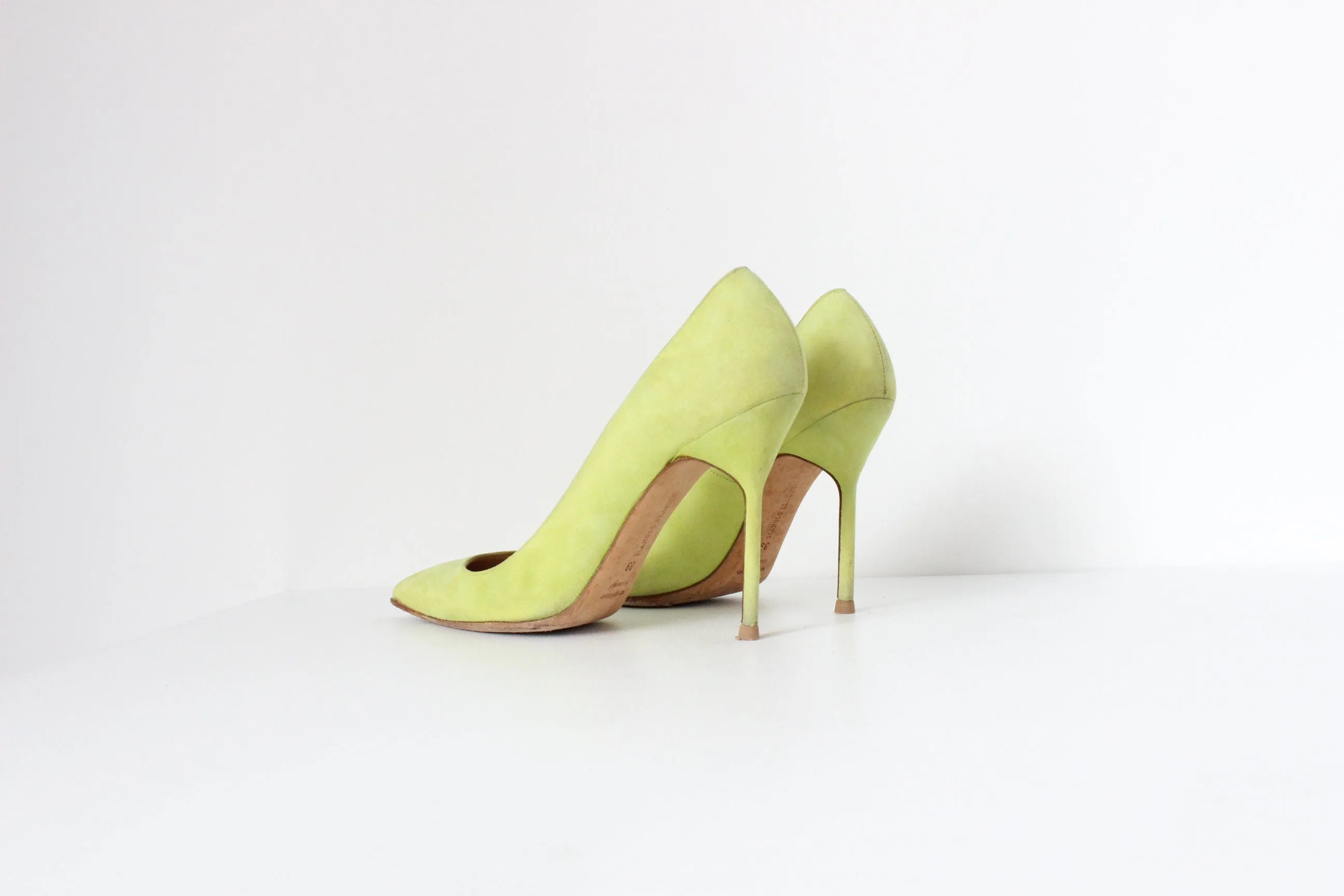 2000s MANOLO BLAHNIK Chartreuse Suede Pumps ~ Euro 38