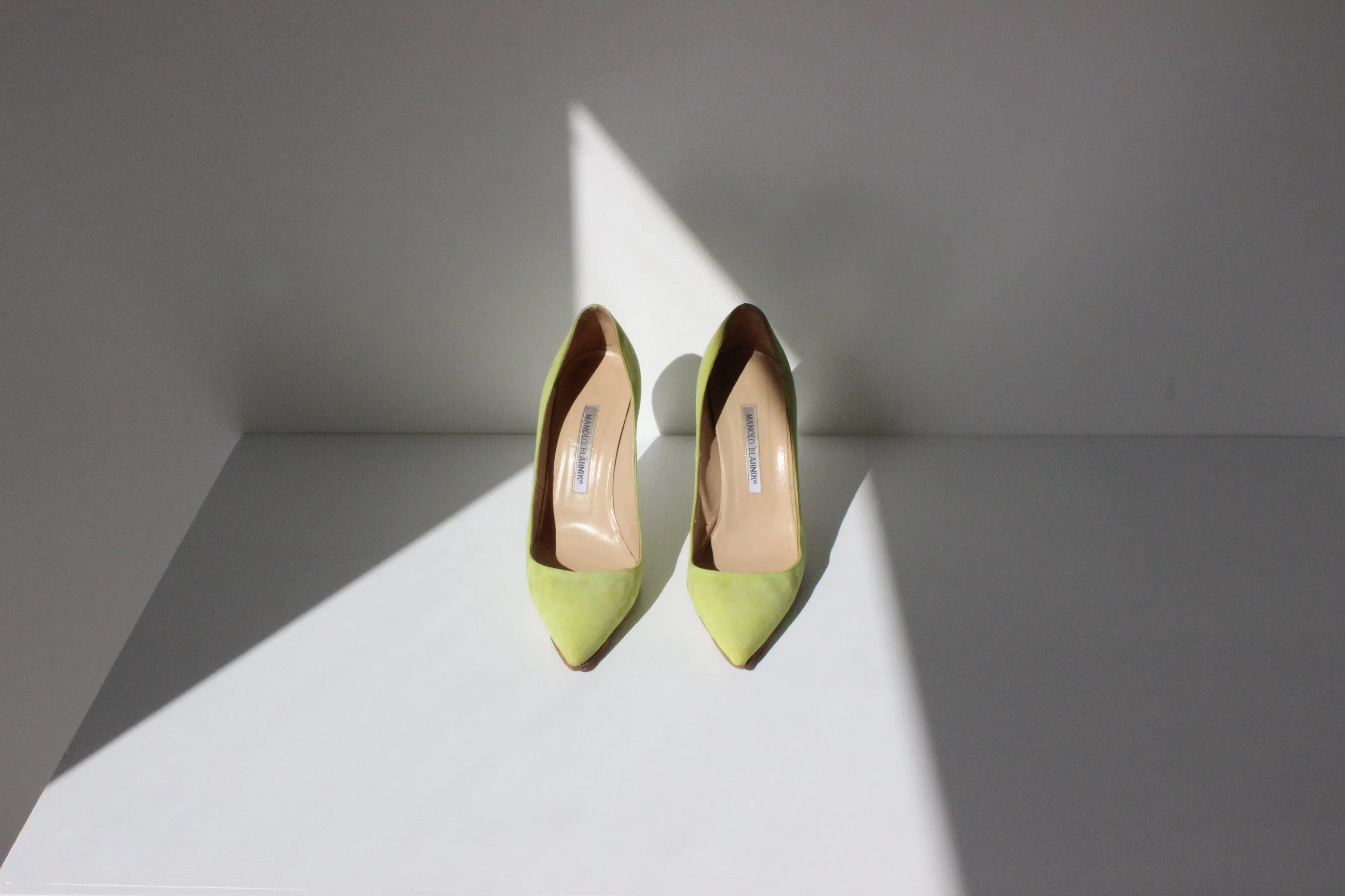 2000s MANOLO BLAHNIK Chartreuse Suede Pumps ~ Euro 38