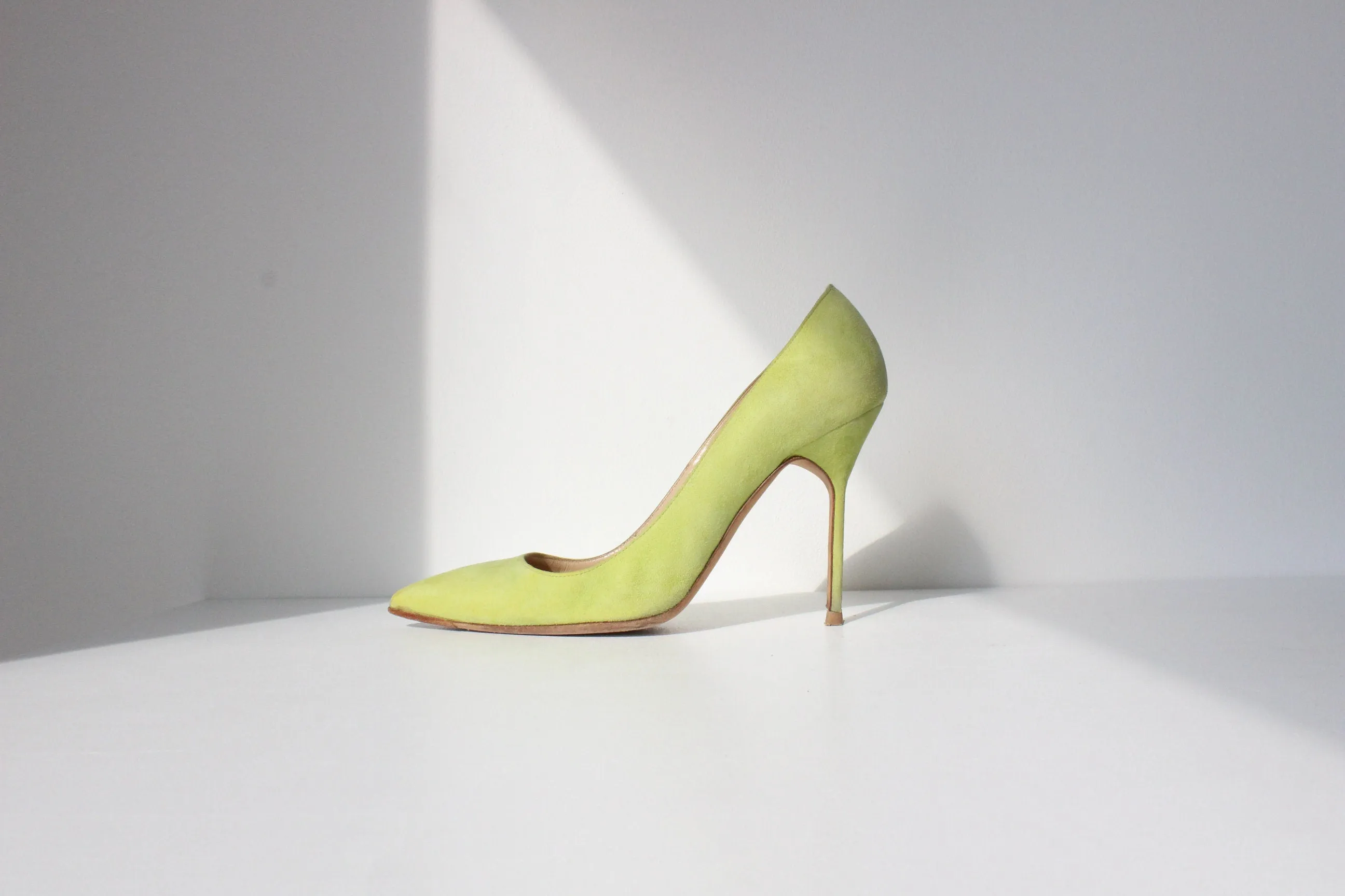 2000s MANOLO BLAHNIK Chartreuse Suede Pumps ~ Euro 38