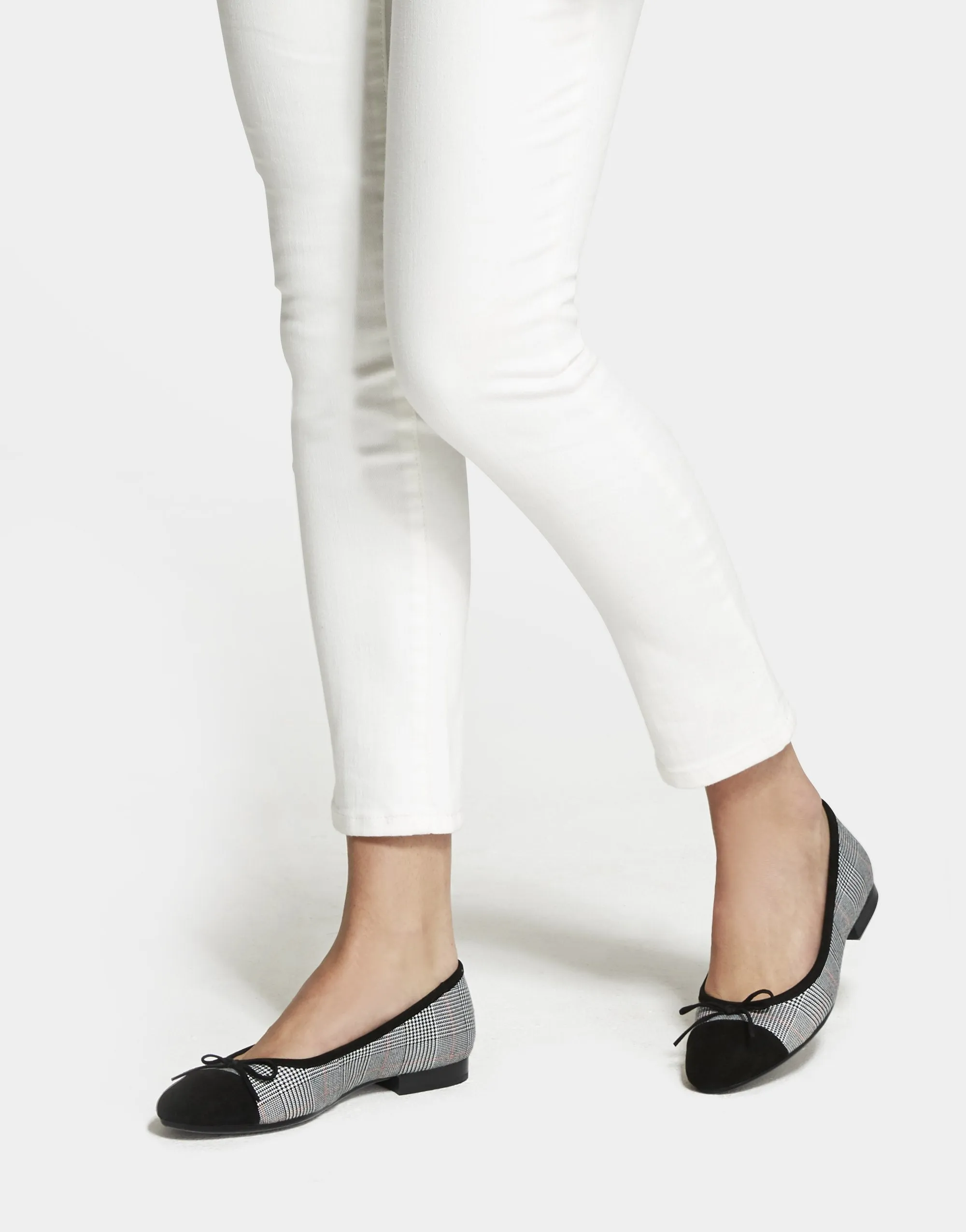 Aerosoles Women's Outrun Ballet Flat Bone Multi Black Spotted