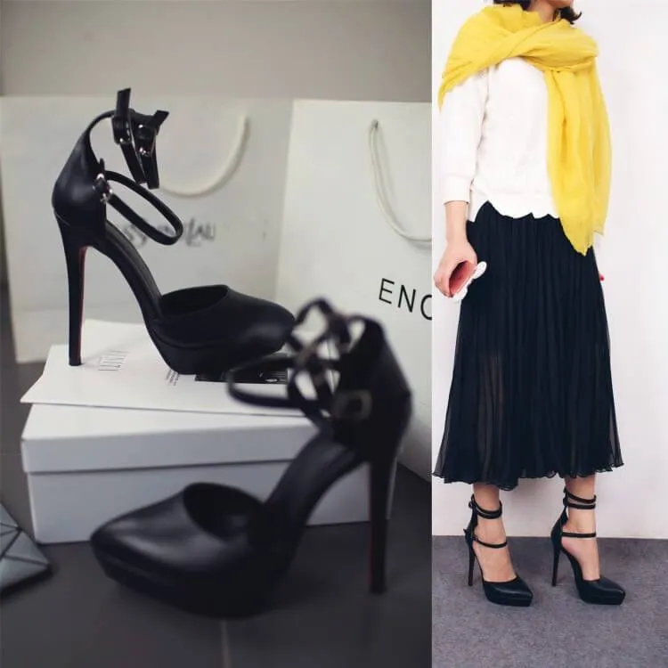 Black Leather Platform Buckle Close Toe Pumps