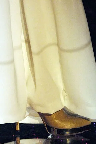 Iconic Gucci - Gold Sparkly Pointed Toe Pumps - US 8
