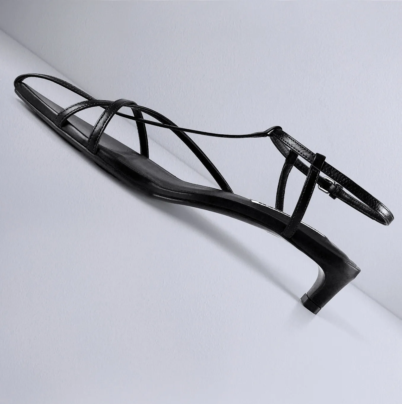 STRAP SANDAL